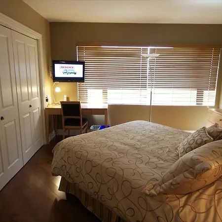 Hotel Le Voyageur Sept-Iles Room photo